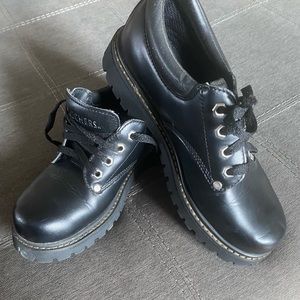 Skechers leather upper thick sole shoes. Mens size 7= a woman’s size 9